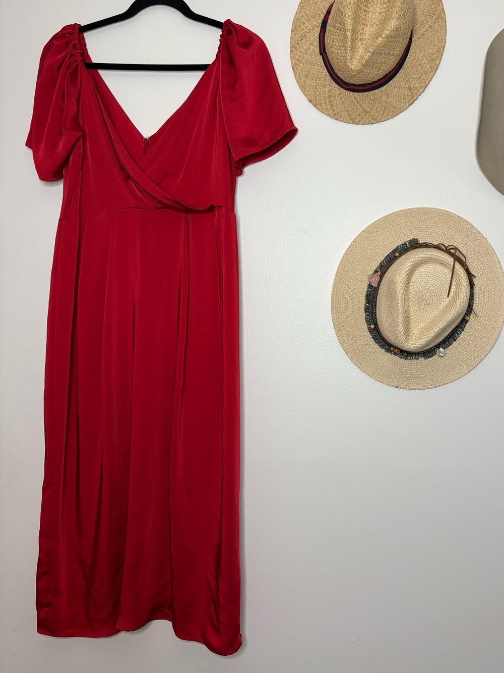 Women's Red V-Neck Midi Dress with Puff Sleeves